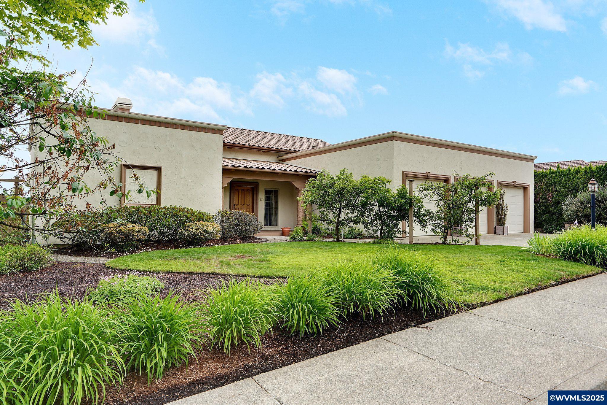 Property Photo: 750 Hazeltine Av SE OR 97306