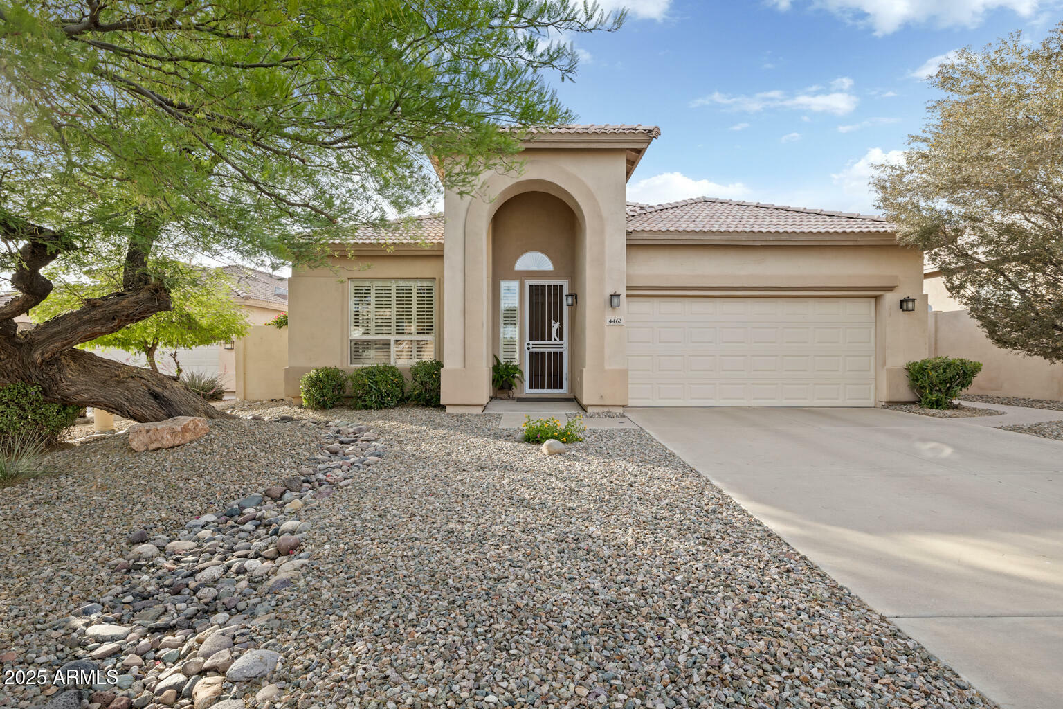 Property Photo: 4462 E Dale Lane AZ 85331