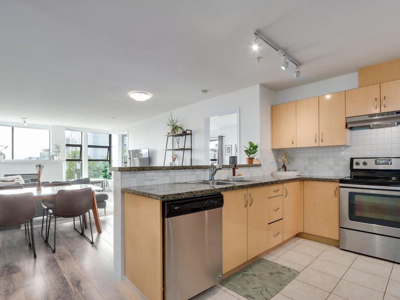 Property Photo: 305 Lonsdale Avenue 306 BC V7M 2G3