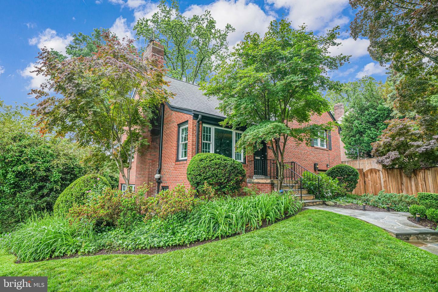 Property Photo: 600 Saint Andrews Lane MD 20901