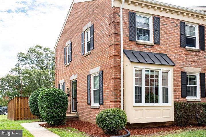 Property Photo: 6458 Franconia Road VA 22150