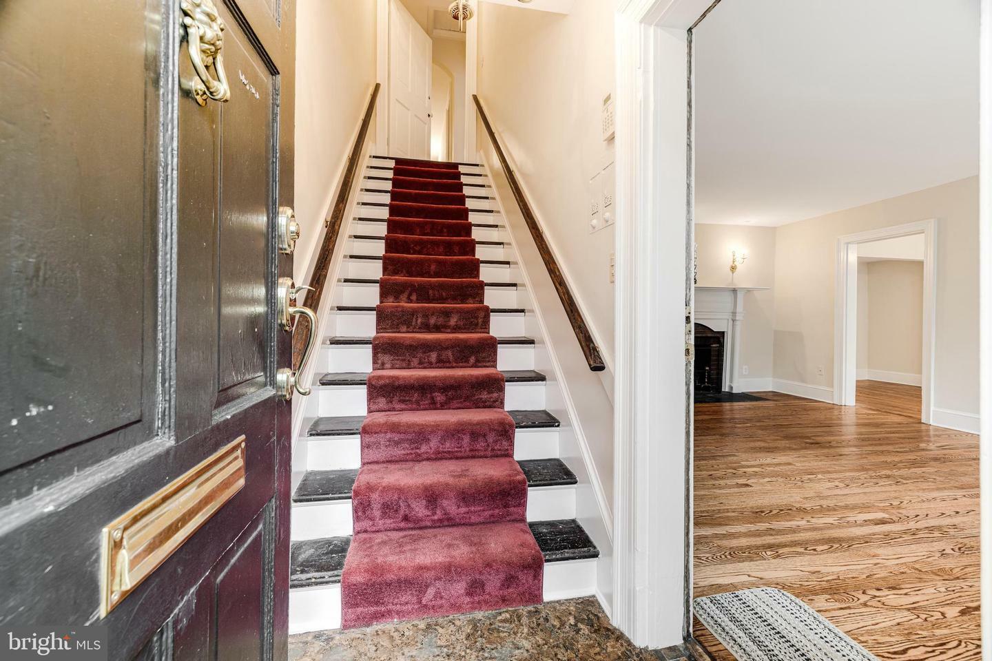 Property Photo: 126 S Fairfax Street 2 VA 22314