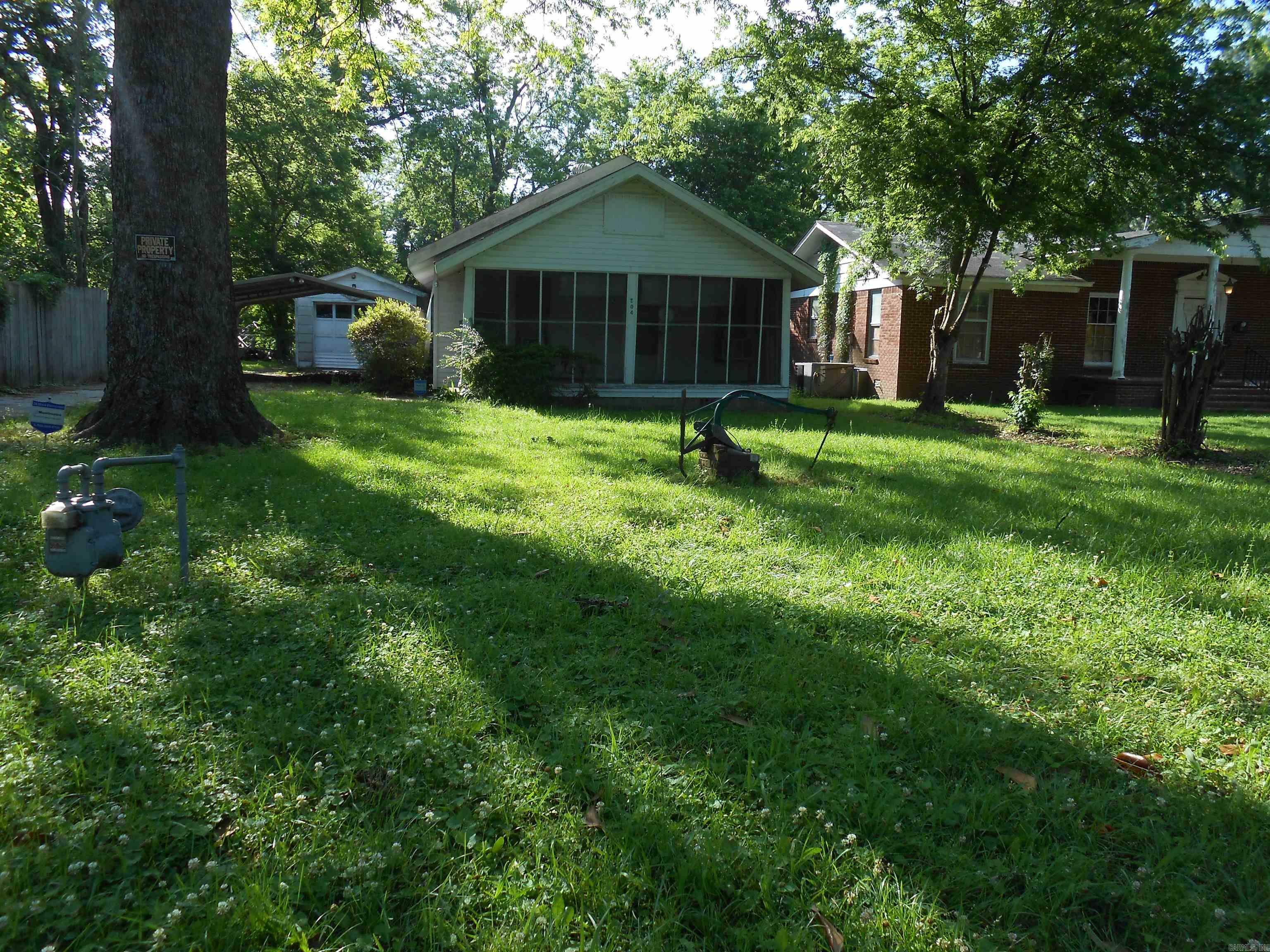 Property Photo: 204 Water St AR 72117