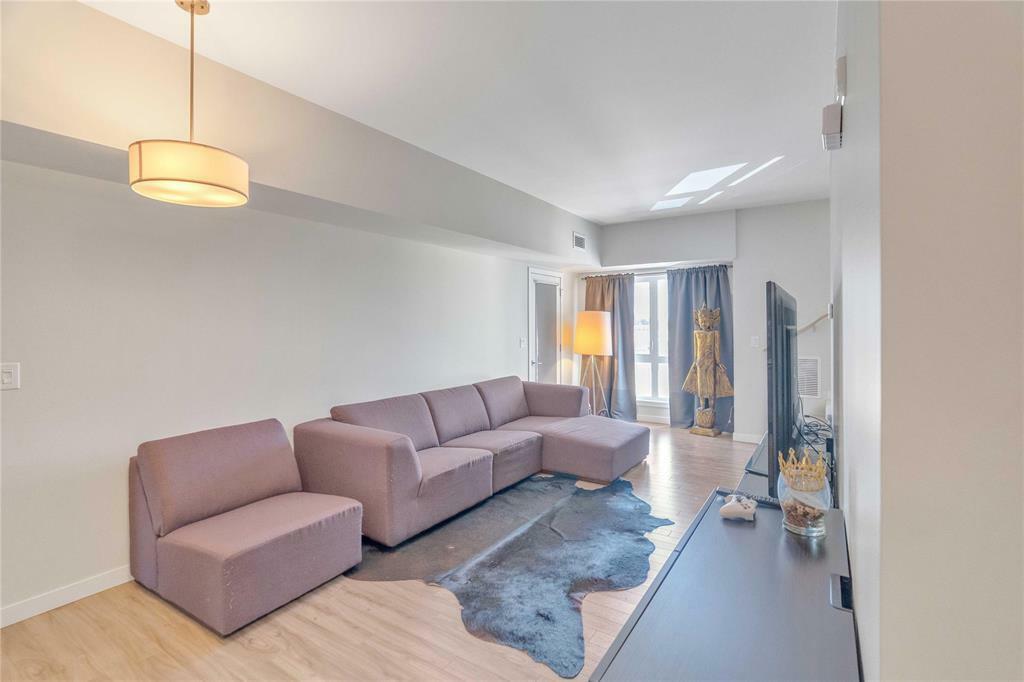 Property Photo: 1355 Lee Boulevard MB R3T 4X3