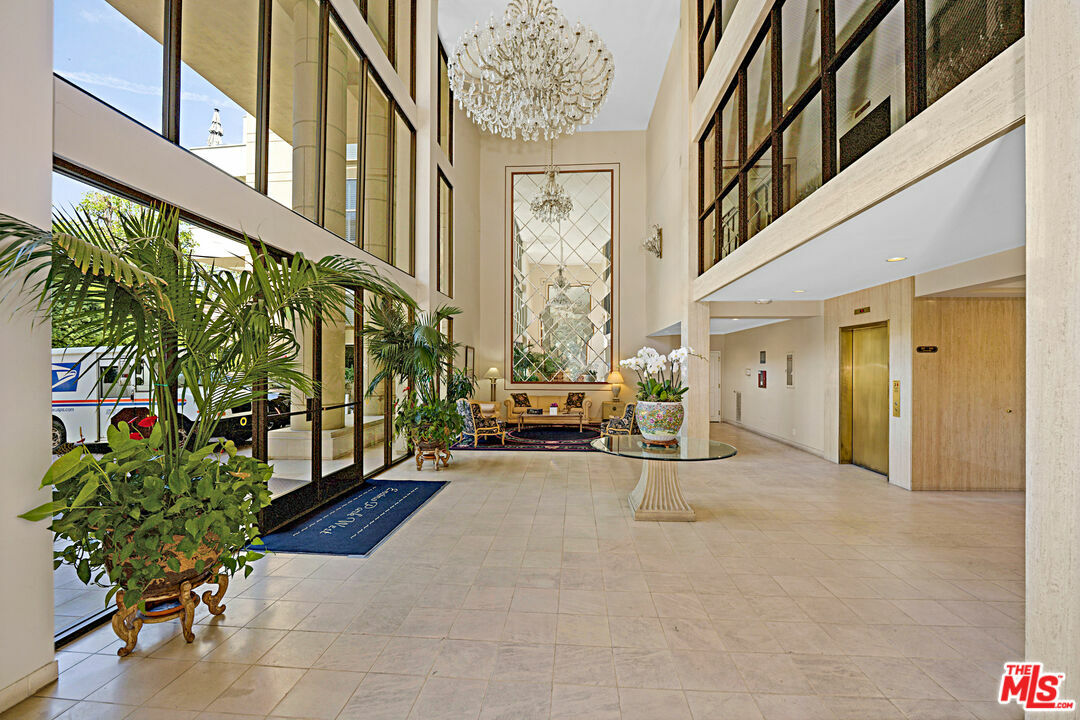 Property Photo: 4949 Genesta Ave CA 91316