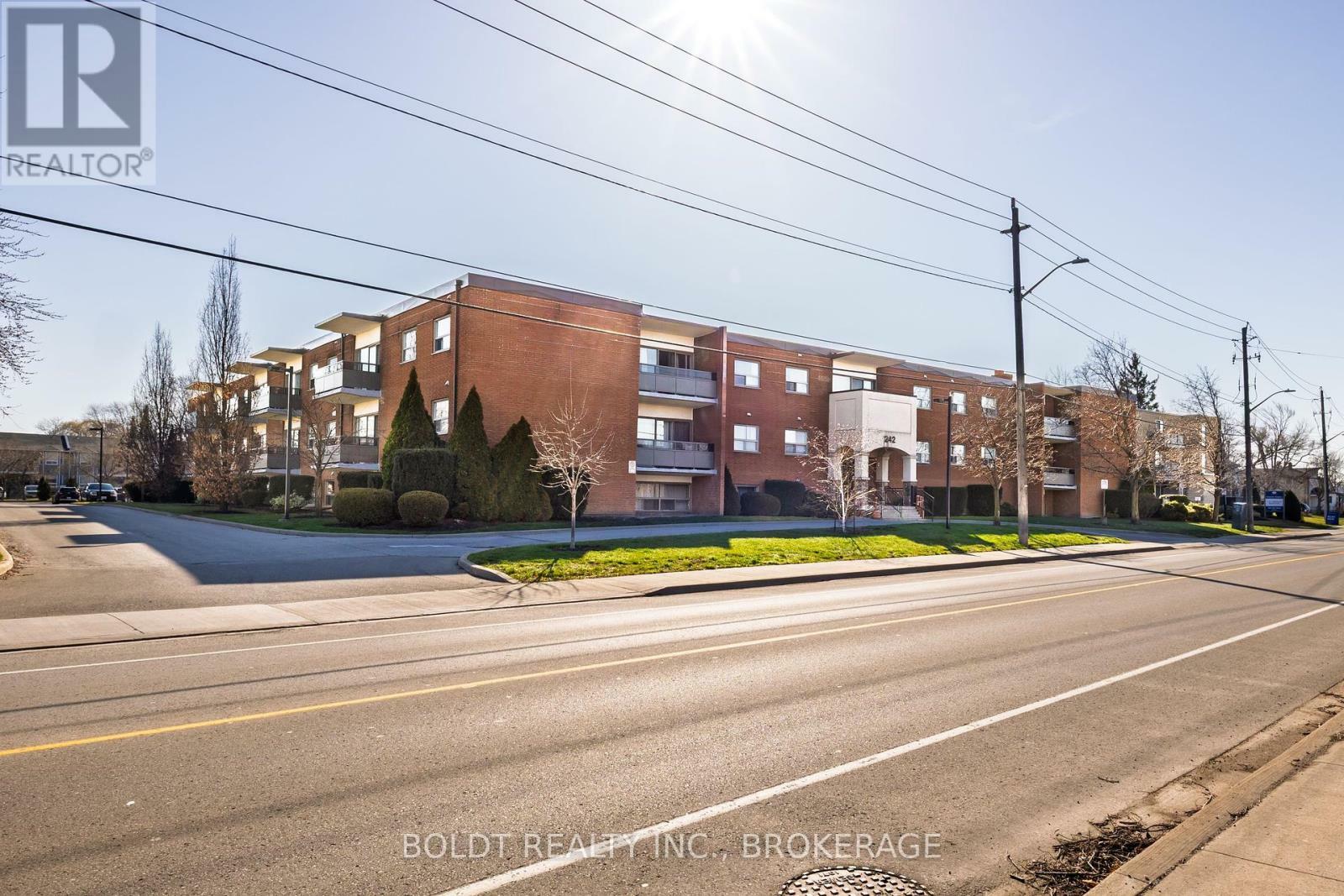 Property Photo: 242 Oakdale Avenue 201 ON L2P 3K5
