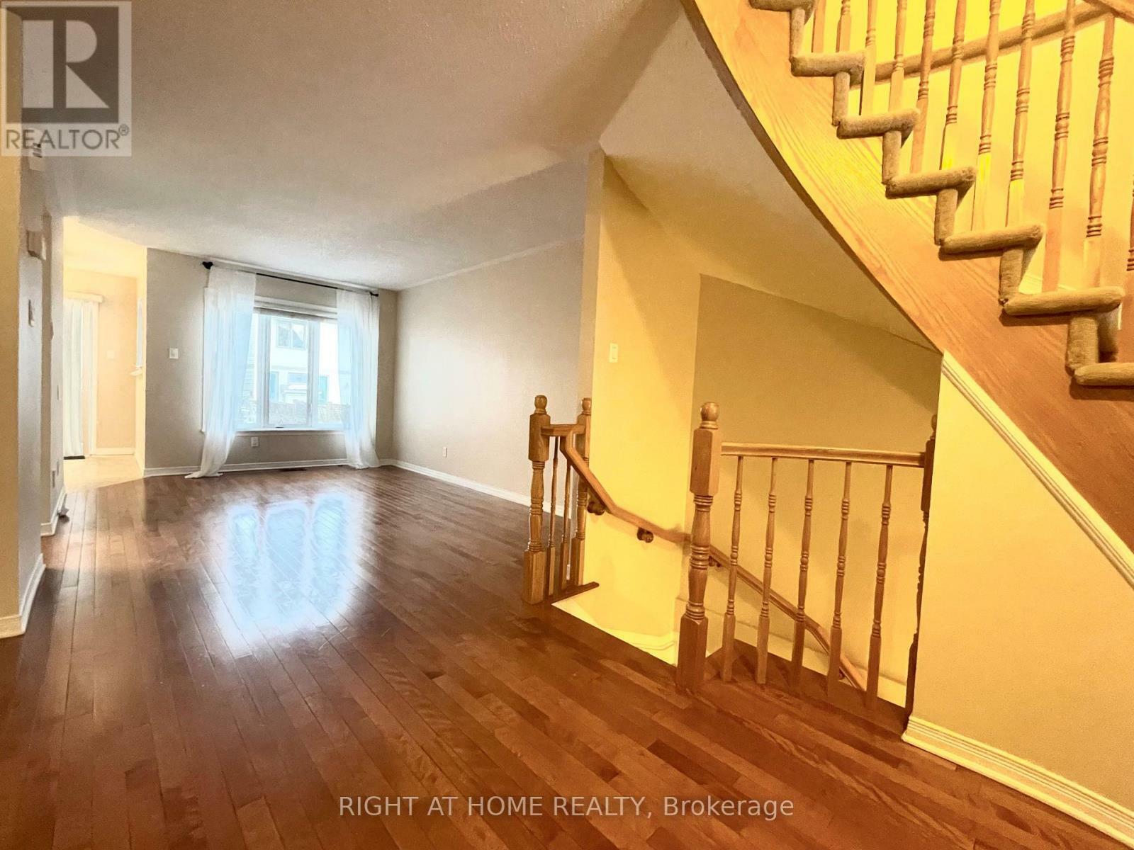 Photo de la propriété: 194 Deercroft Avenue ON K2J 5J4