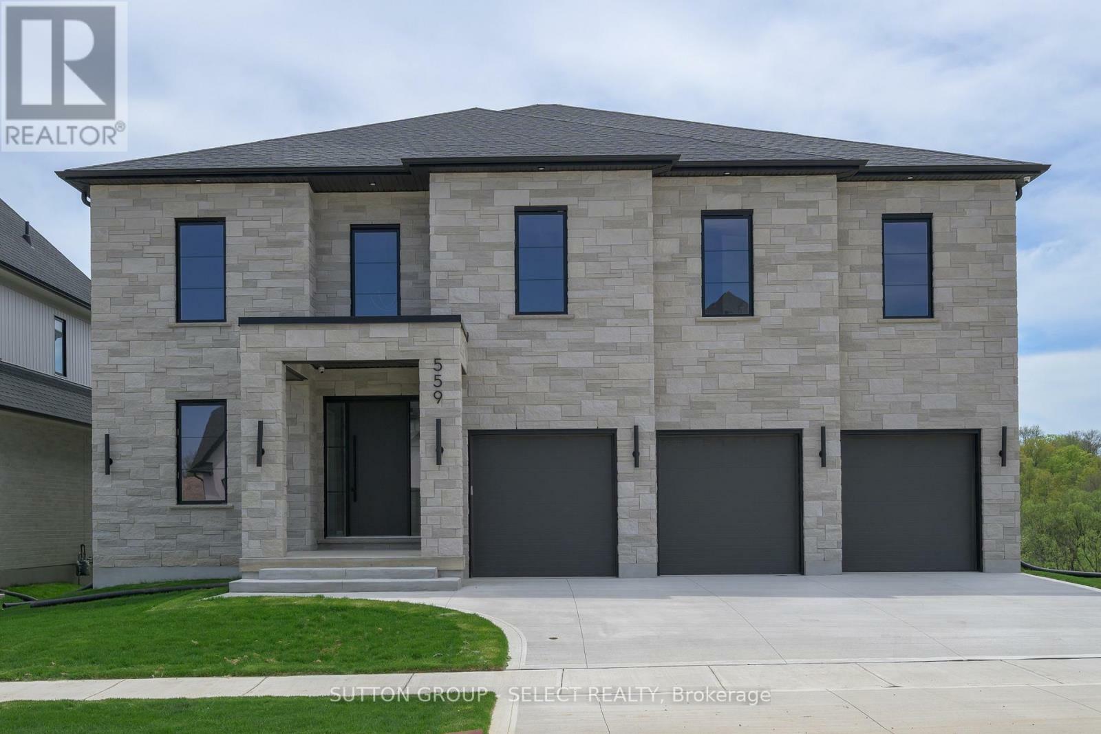 Property Photo: 559 Creekview Chase ON N6G 3X9