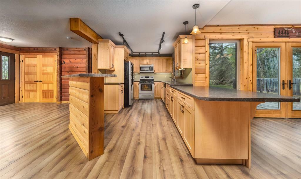 Property Photo: 192 Mooswa Drive East MB R0J 1N0