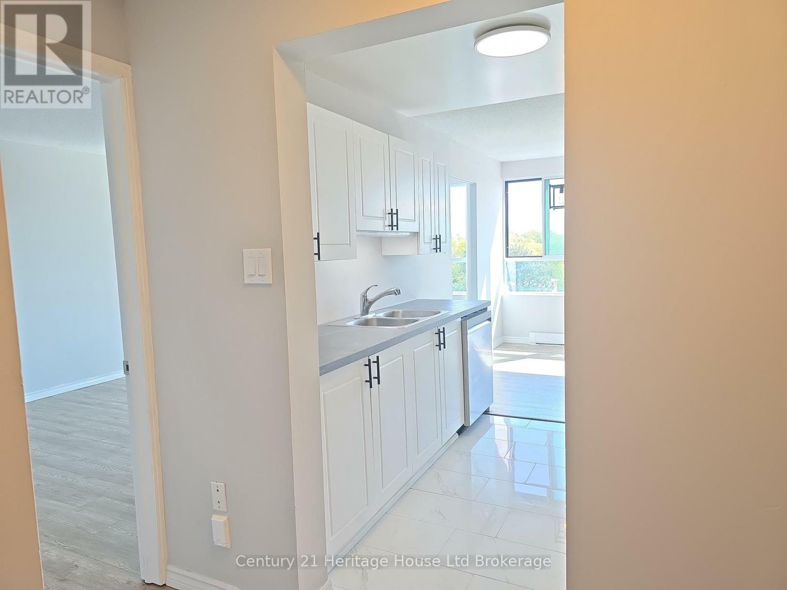 Property Photo: 600 Grenfell Drive 510 ON N5X 2R8