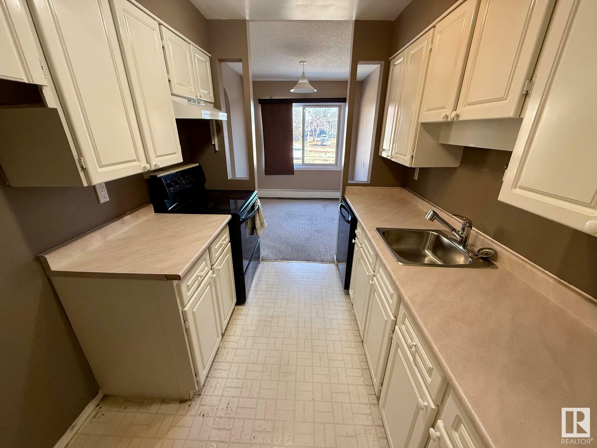 Property Photo: 11430 40 Avenue NW 208 AB T6J 0T9