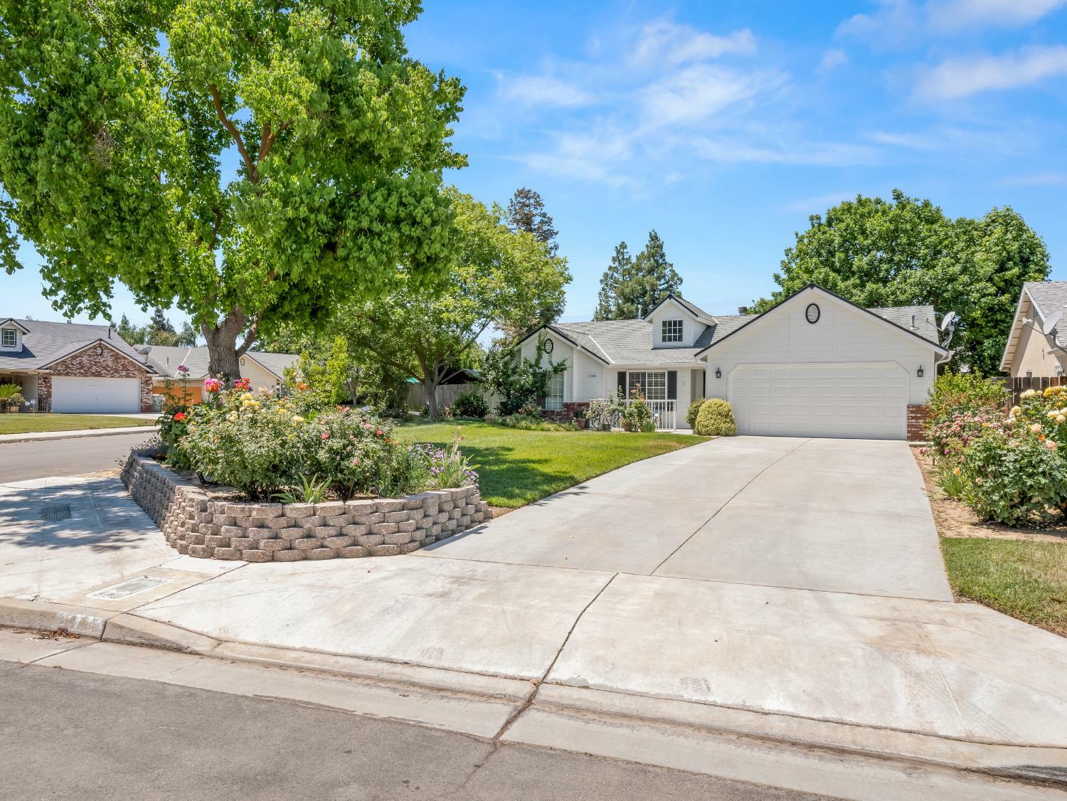 Property Photo: 6185 N Milburn Avenue CA 93722