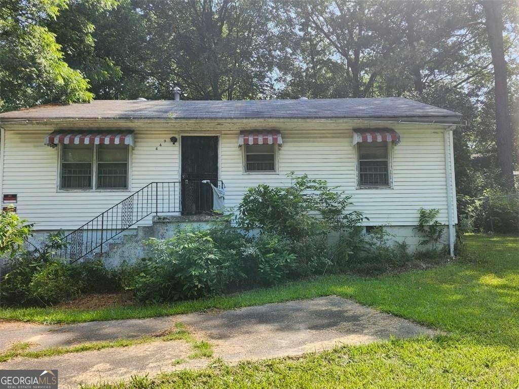 Property Photo: 449 Hamilton E Holmes Drive NW GA 30318