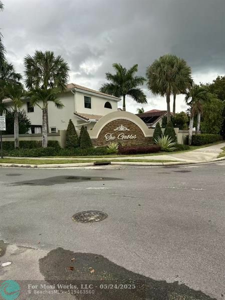 Property Photo: 73 Gables Blvd FL 33326