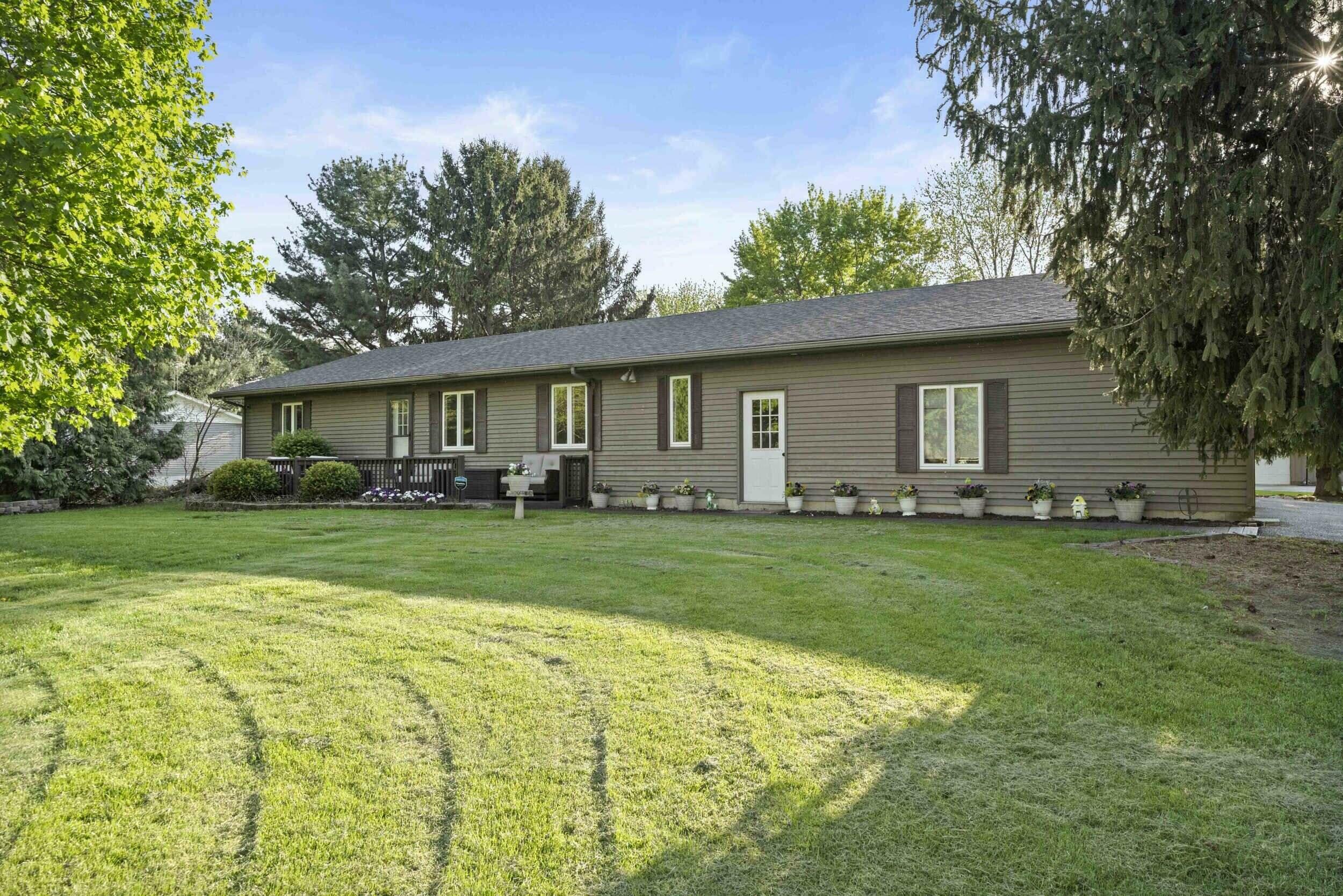 Property Photo: 132 N 564 IN 46383