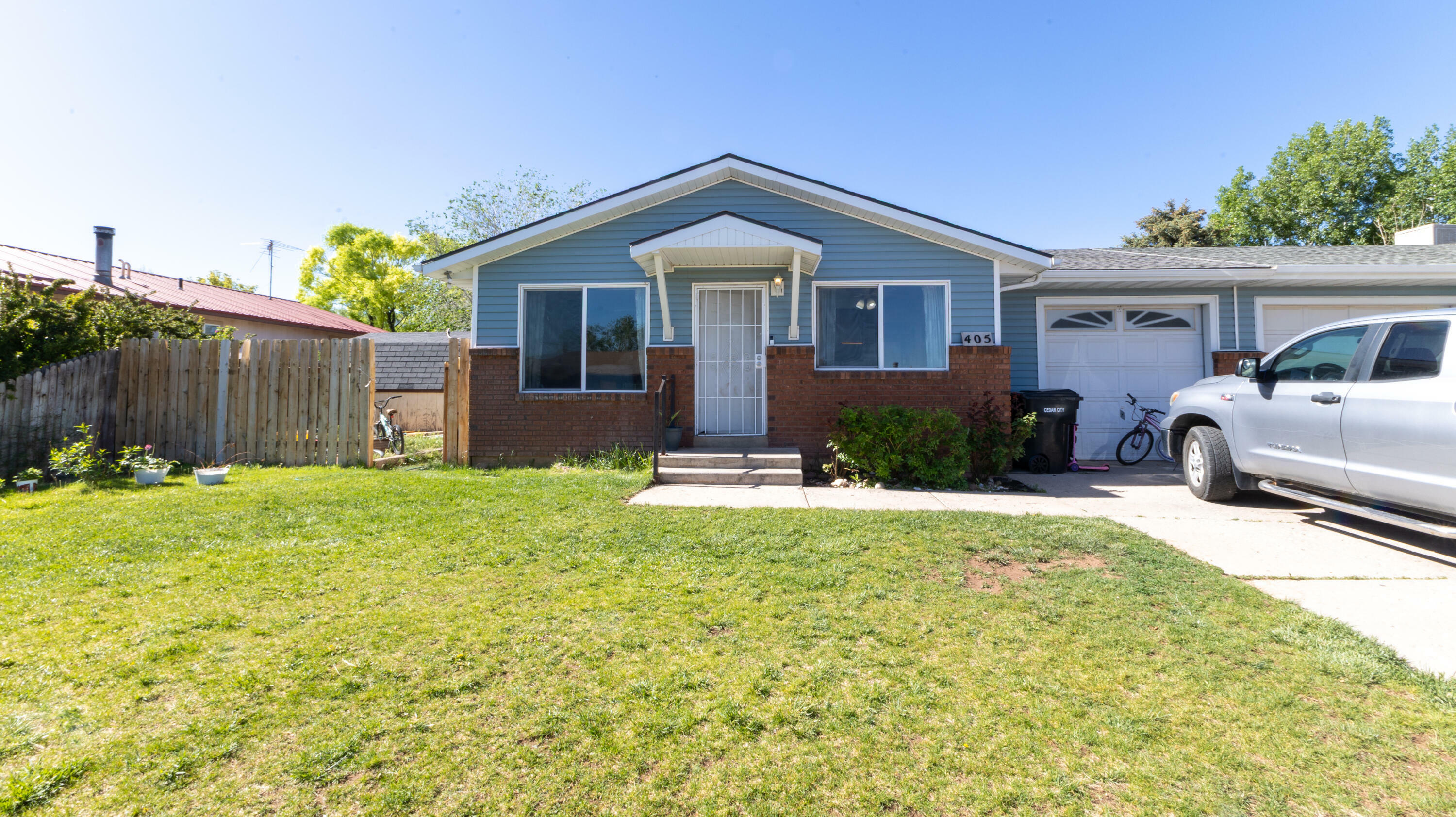 Property Photo: 405 W Bramblewood Dr UT 84721