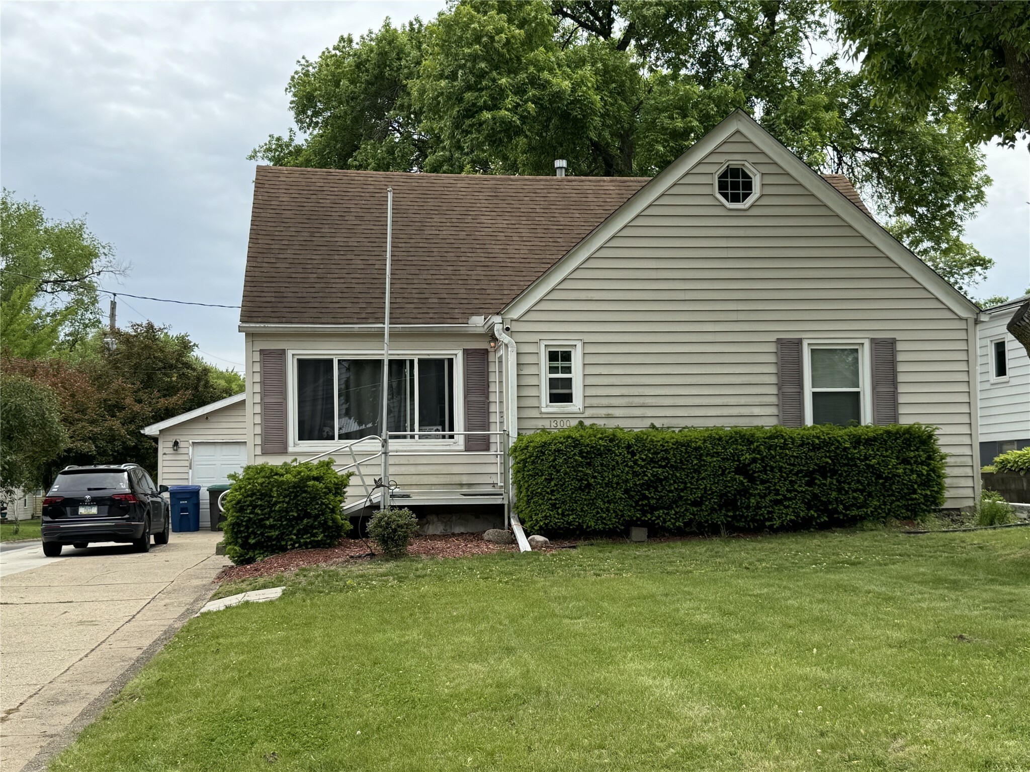Property Photo: 1300 Shawnee Avenue IA 50313