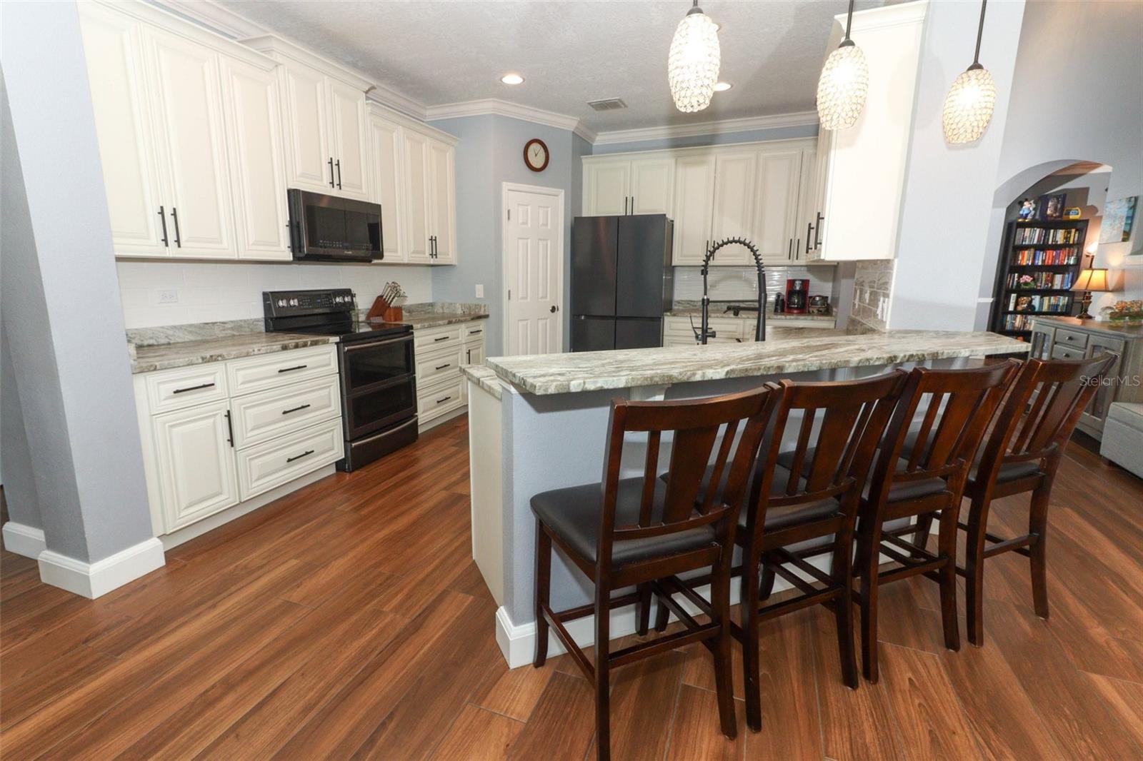 Property Photo:  319 Morning View Drive  FL 34787 