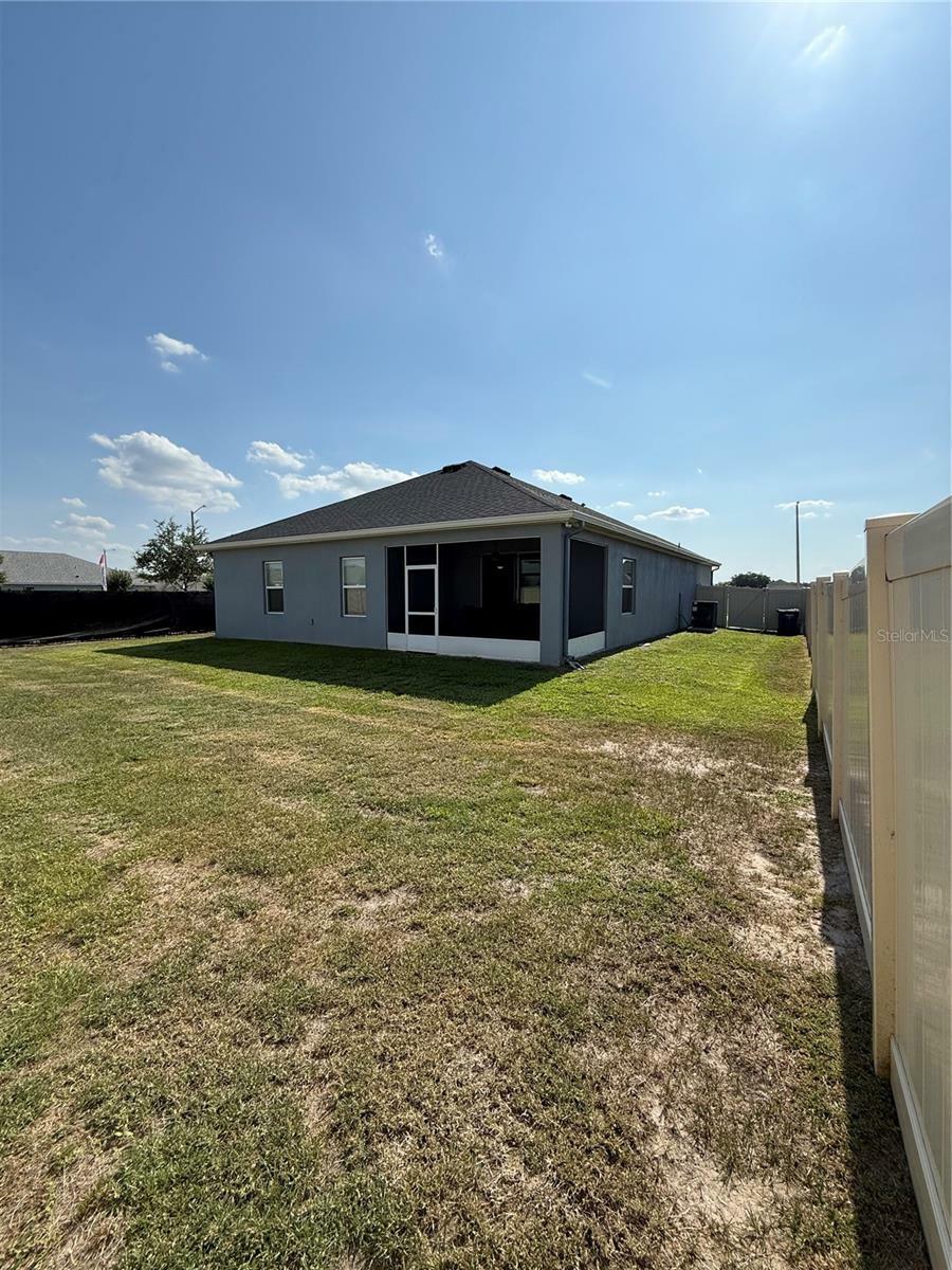 Property Photo: 832 Vienna Drive FL 33884