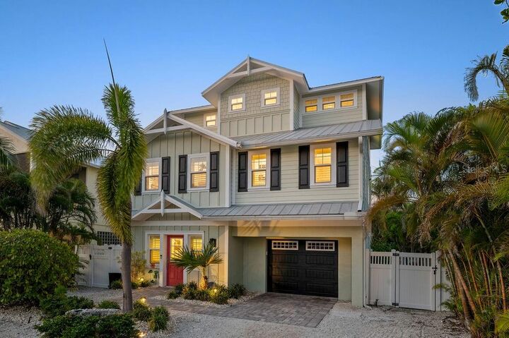 Property Photo:  704 Gladiolus Street  FL 34216 