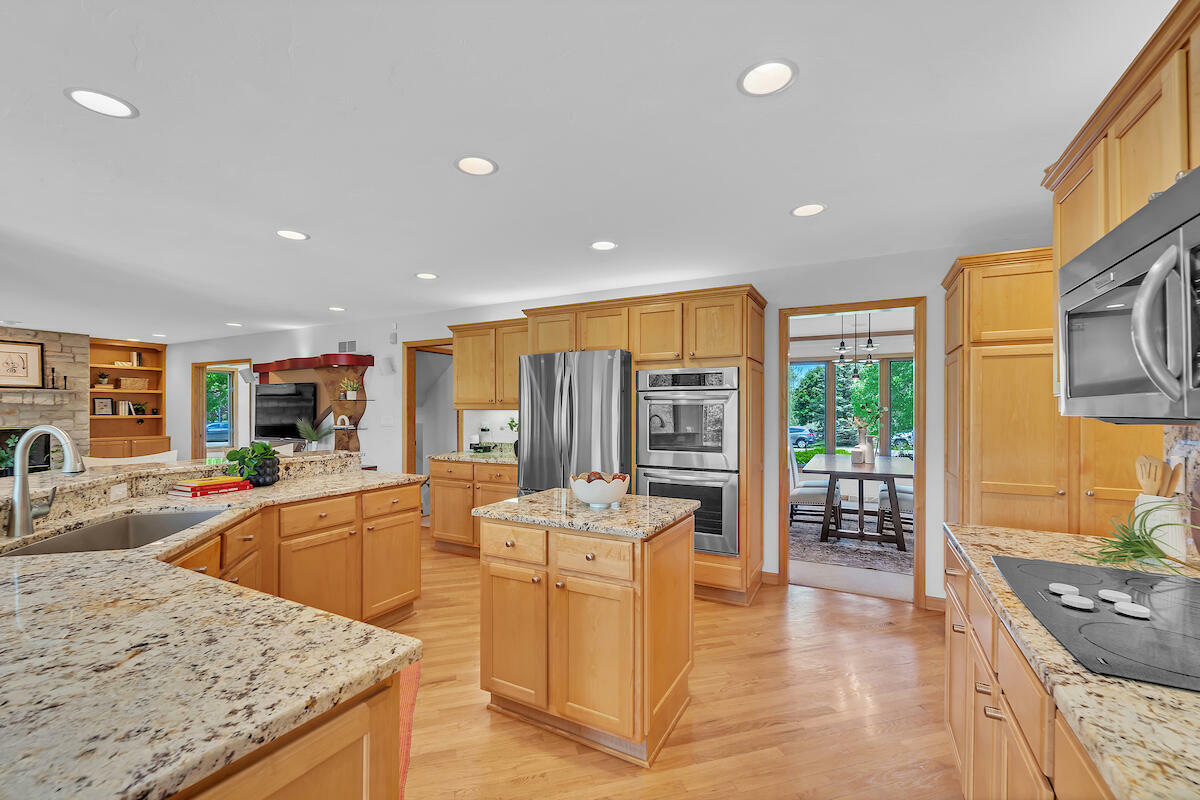 Property Photo:  11411 N Carriage Ct  WI 53092 