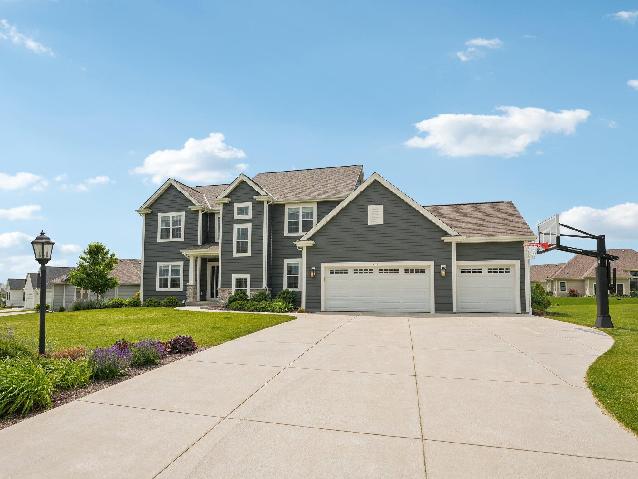 Property Photo: 8975 W Eagle Ct WI 53097