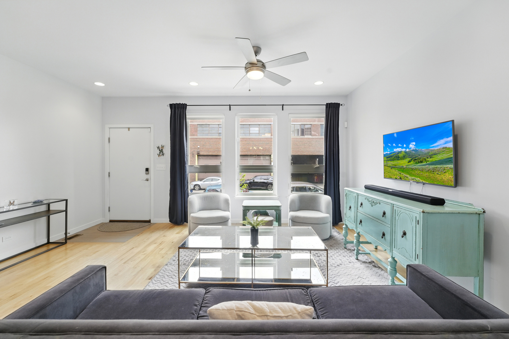 Property Photo: 1904 N Springfield Avenue IL 60647
