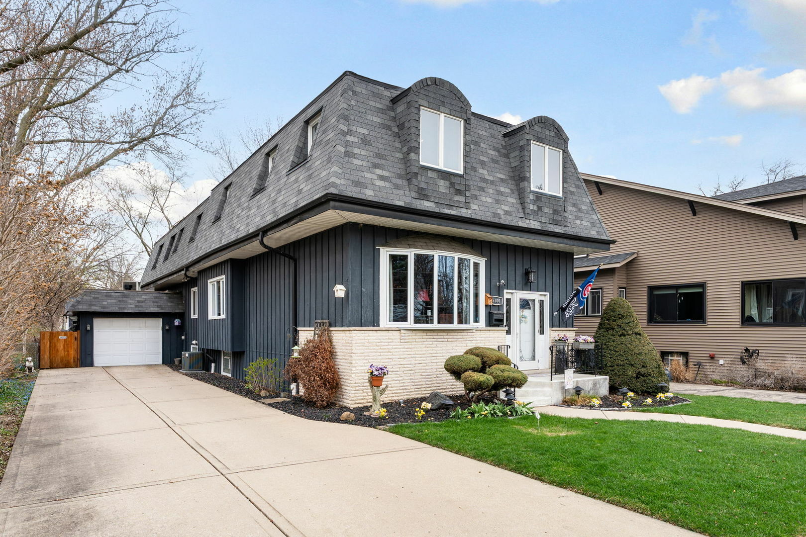 Property Photo: 5706 N New Hampshire Avenue IL 60631