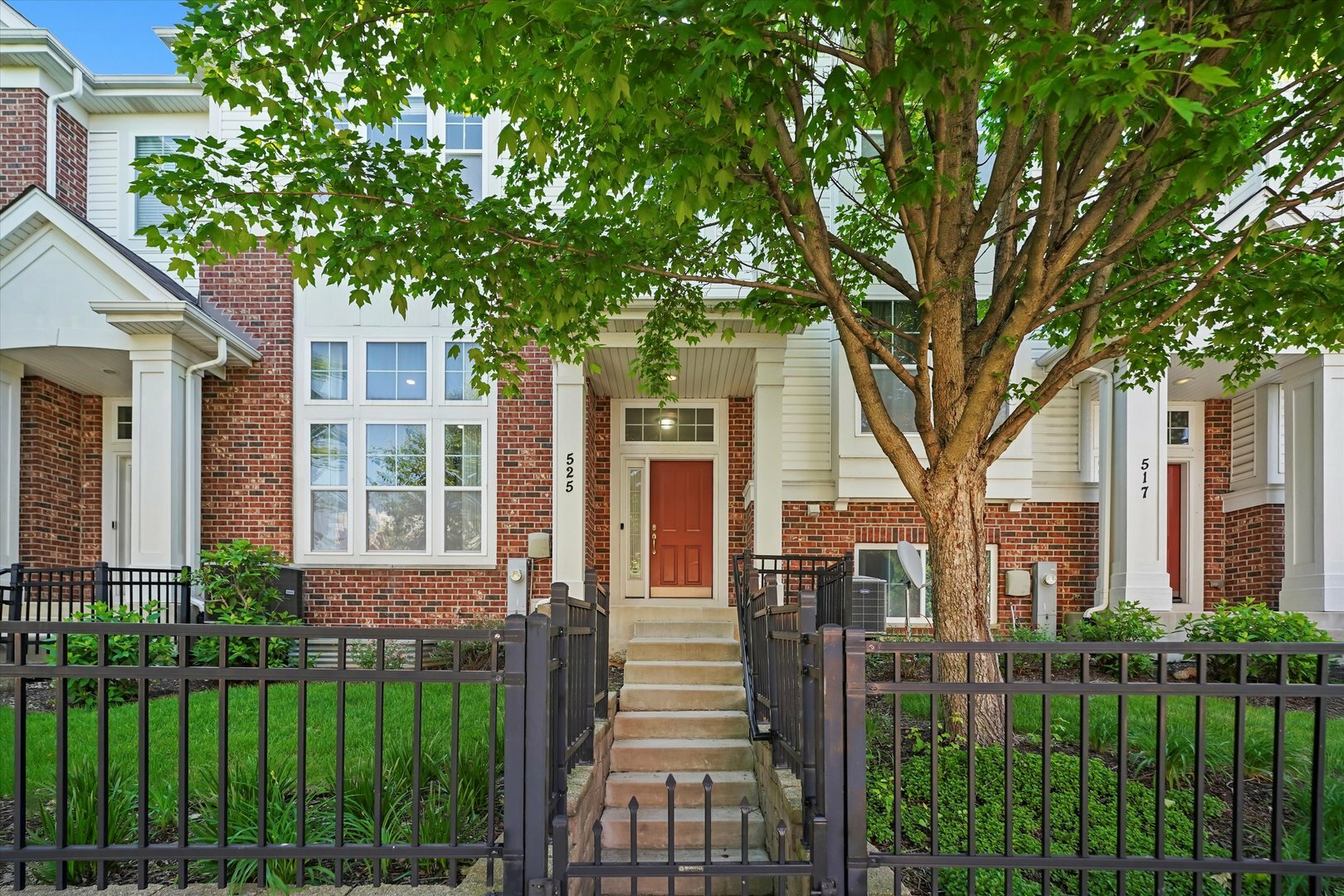 Property Photo: 525 Plaza Place IL 60504