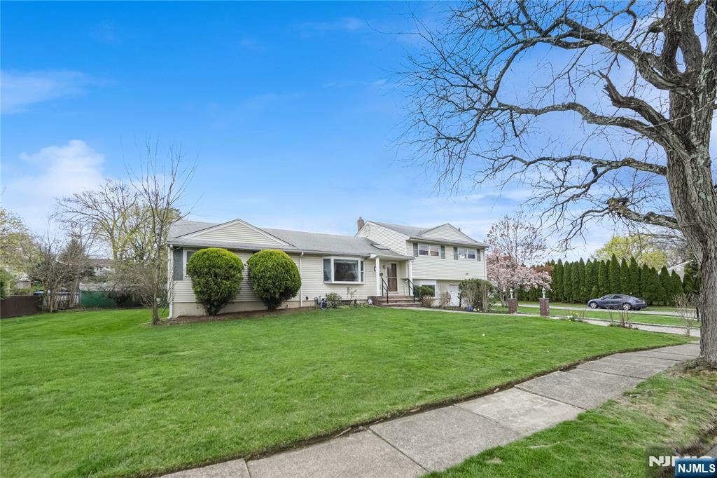 Property Photo:  167 Rolling Hills Road  NJ 07013 