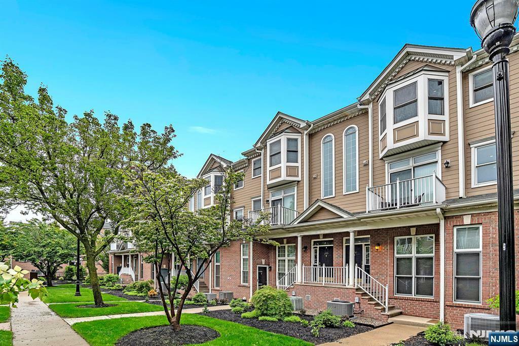 Property Photo: 274 Roslyn Court NJ 07093