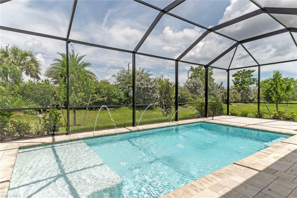Property Photo: 14586 Tropical Dr FL 34114