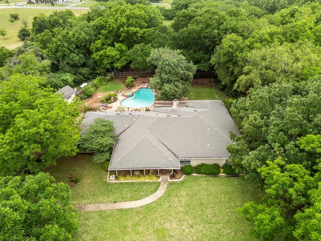 Property Photo: 915 Cockrell Hill Road TX 75154