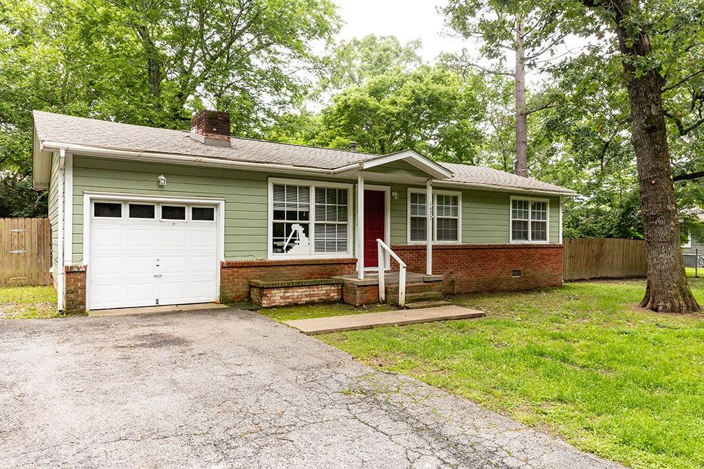 Property Photo:  1627 W Hefley Street  AR 72703 