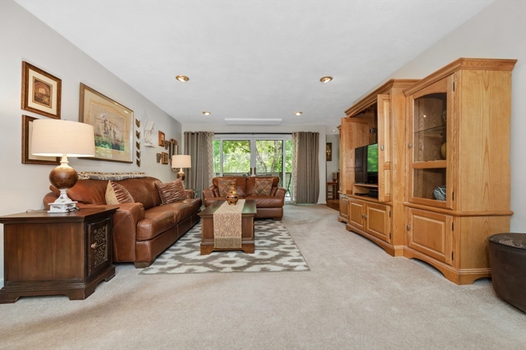 Property Photo:  1100 Salem St 103  MA 01940 