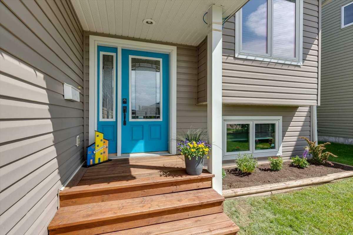 Property Photo: 5 Cyprus Road AB T4M 0C5