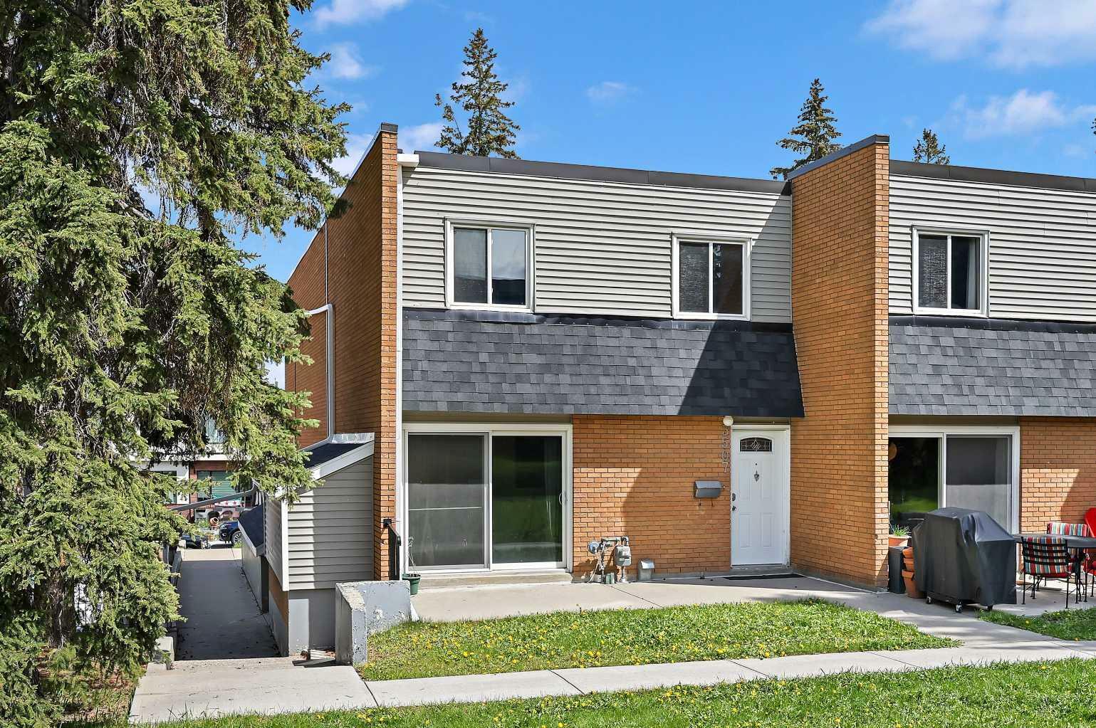 3507 43 Street SW  Calgary AB T3E 3P4 photo