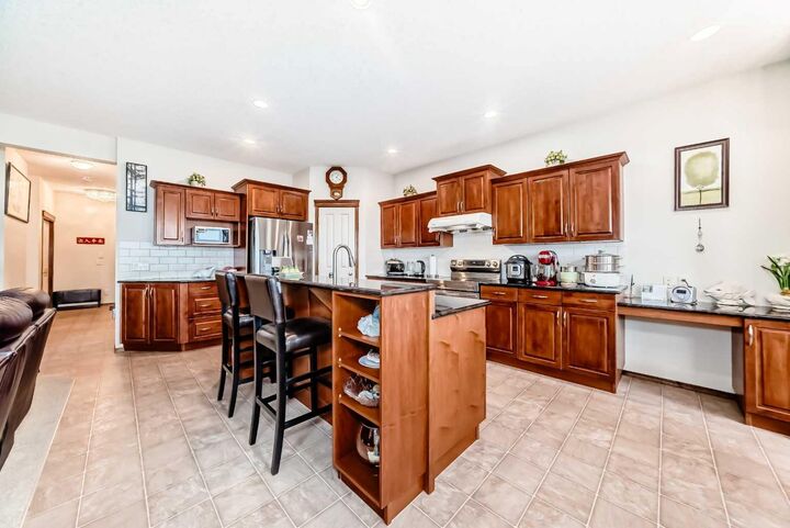 Property Photo:  137 Pantego Road NW  AB T3K 0B8 