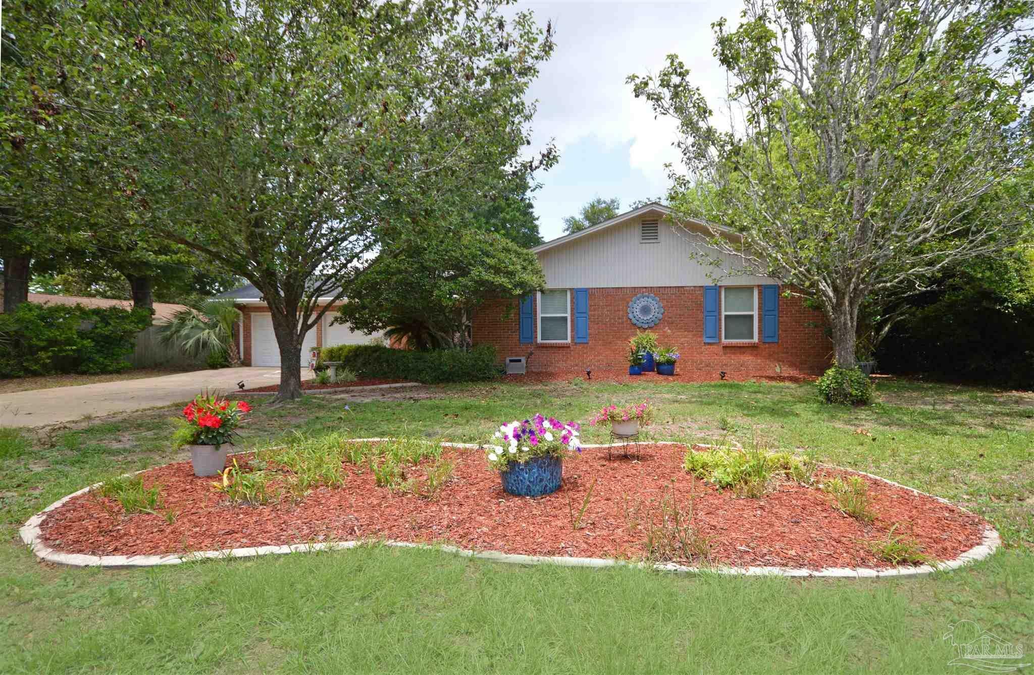 Property Photo: 5845 Keystone Rd FL 32504
