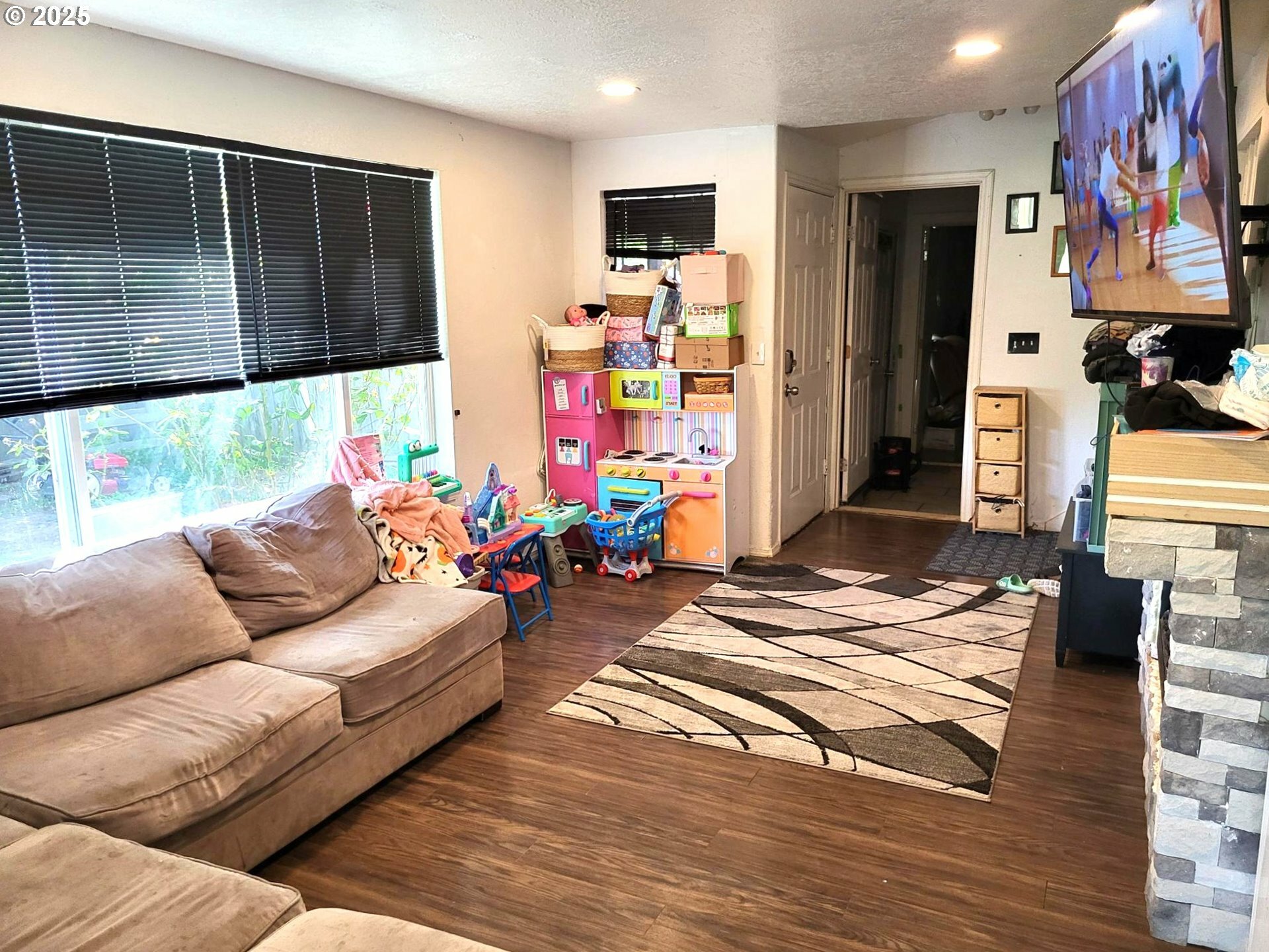 Property Photo:  729 NW Evans St  OR 97378 