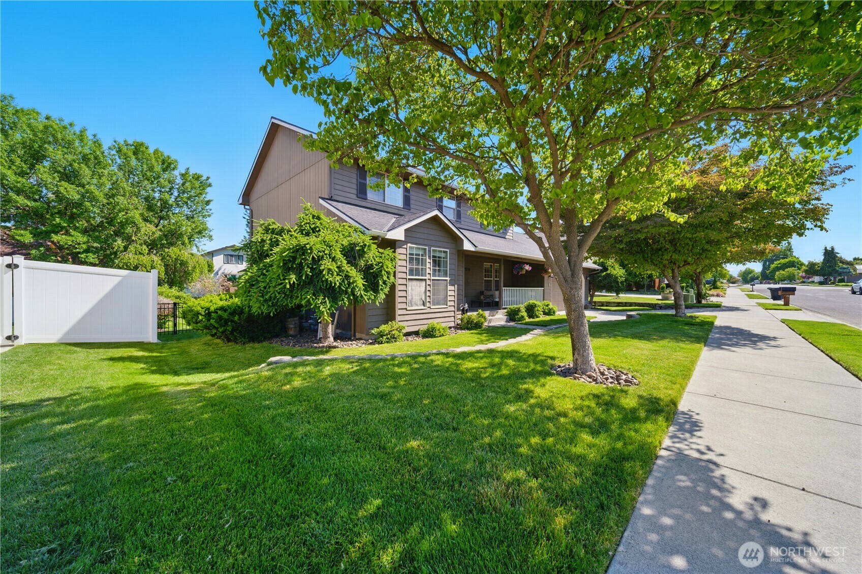Property Photo: 1210 Southview Drive WA 99362