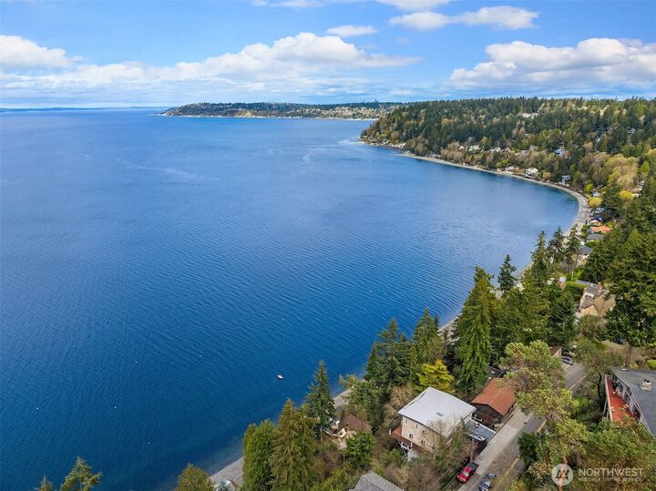 Property Photo: 16523 Maplewild Avenue SW WA 98166