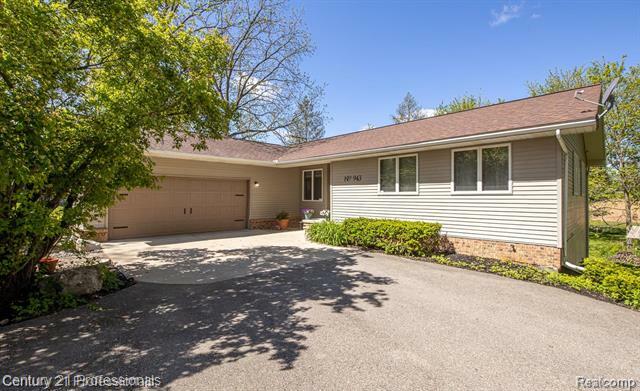 943 N Hacker Road  Oceola Twp MI 48843 photo