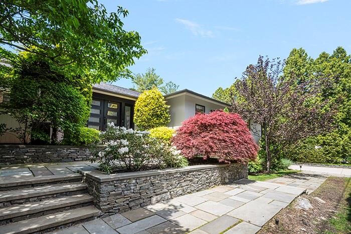 Property Photo:  20 Woodland Terrace  RI 02906 