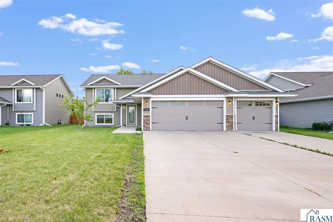 Property Photo:  1104 Heron Drive  MN 56001 