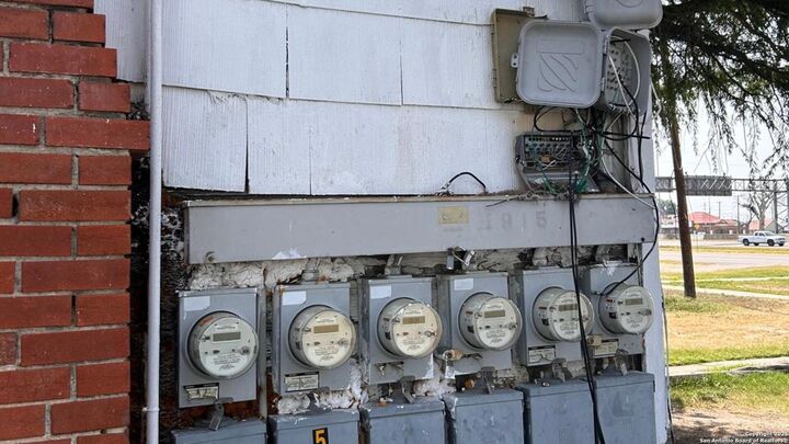 Property Photo:  1915 N Interstate 35  TX 78208 