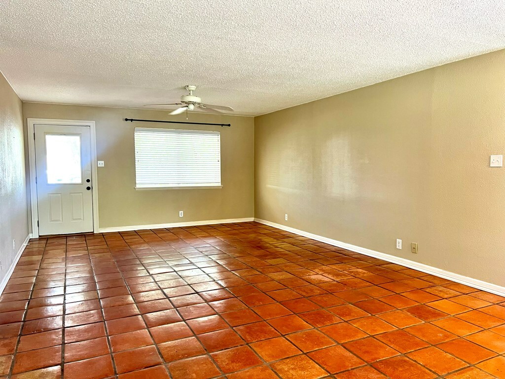 Property Photo: 1013 Wynne Ave TX 76905