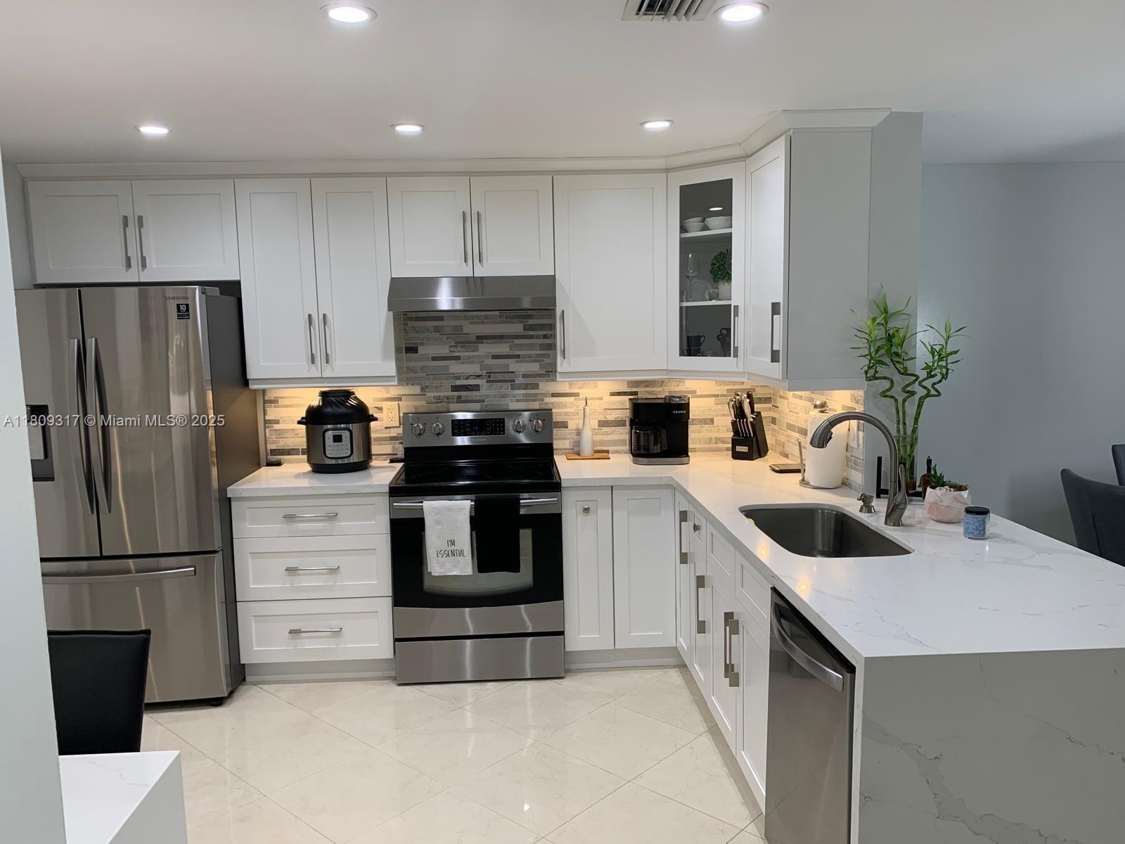 Property Photo: 1051 Sorrento Dr FL 33326