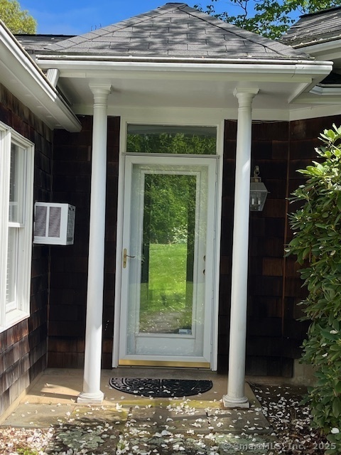 Property Photo: 106 Spoonwood Road CT 06897
