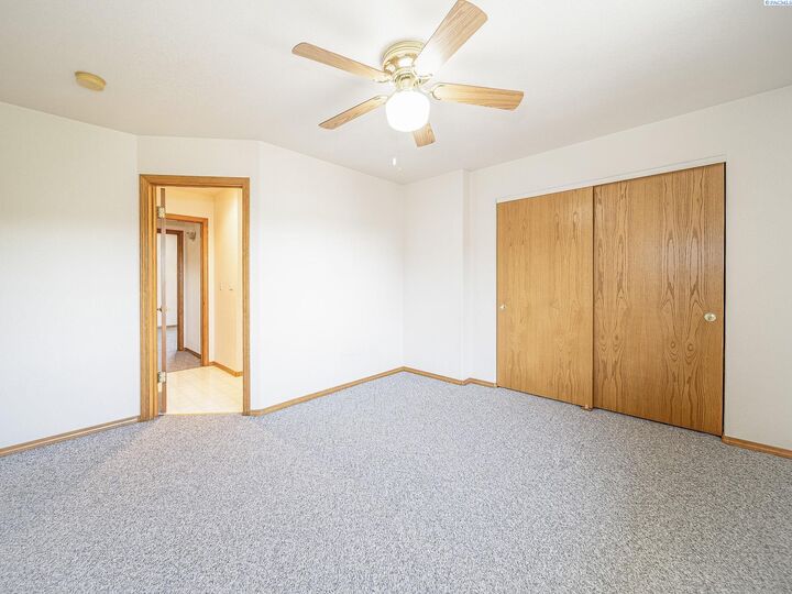 Property Photo:  9203 Yakima Ct  WA 98908-0000 
